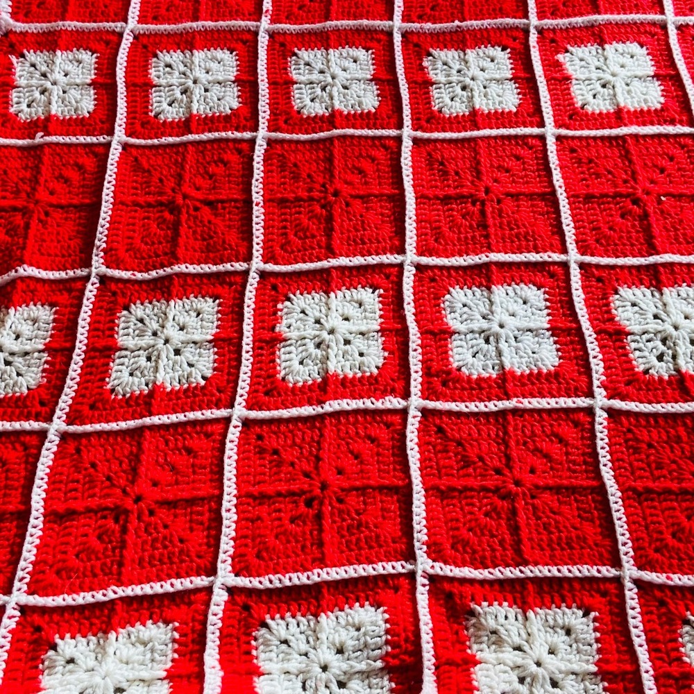 VTG Handmade Crochet‎ Afghan Blanket 73x41 Red White Square Throw Ruffle Edge - Picture 3 of 7